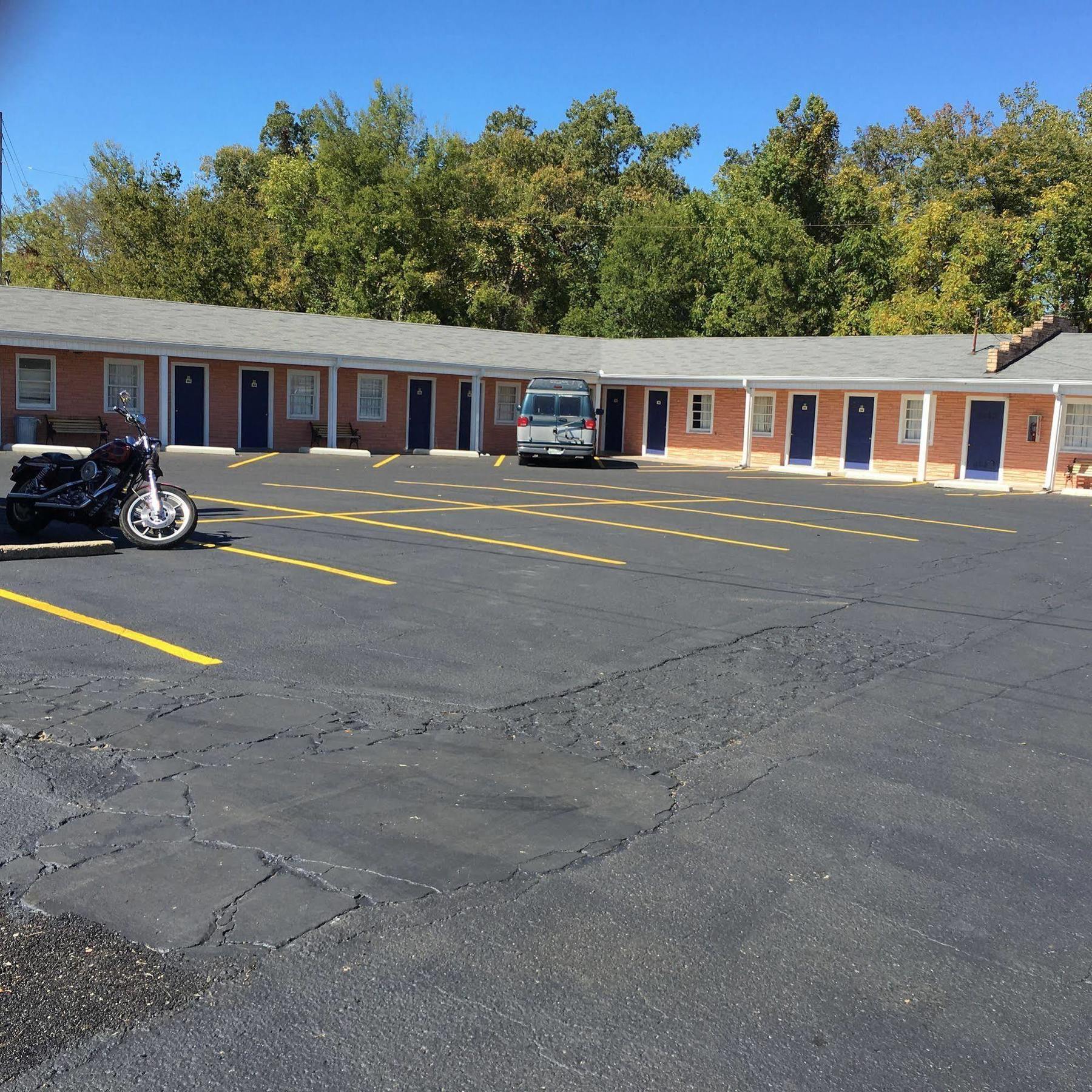 Shaws Komfort Motel Savannah Exterior photo